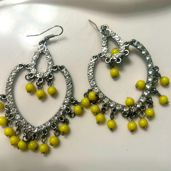 Fun and funky yellow rhinestone earrings, base metal, showstoppers!!! - Picture 1 of 3